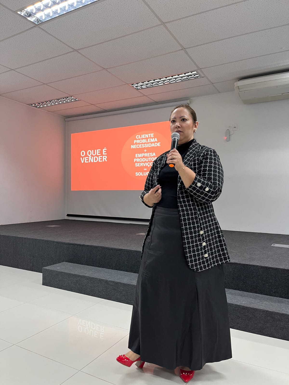 Siomara Marquetti em palestra corporativa